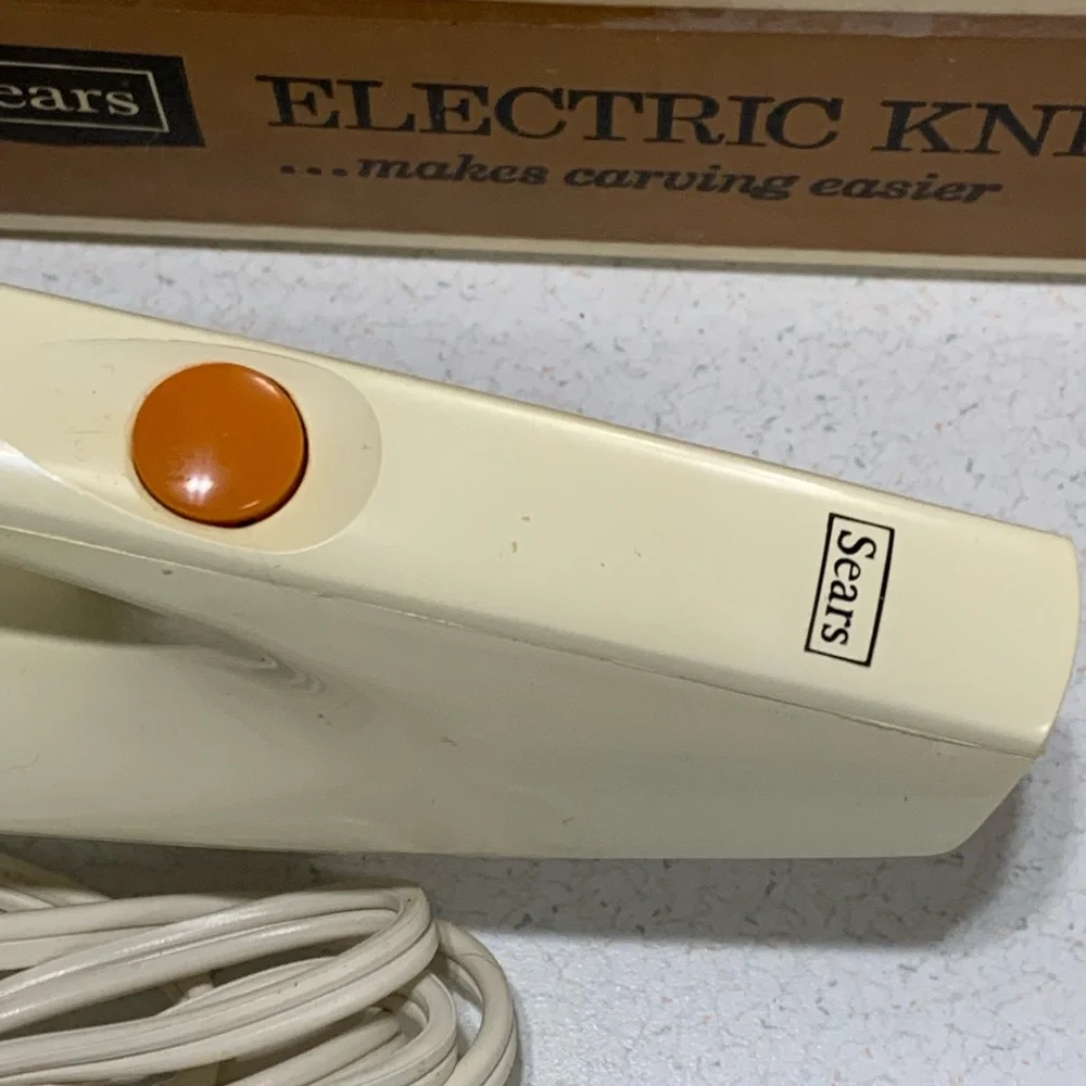 Sears Cream Electric Knife with Silver Blade